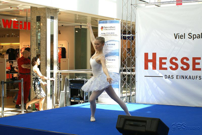 (c) DAS Studio Frankfurt  Hessen-Center,  Frankfurt findet vom 17. bis 22. Mai 2010 eine Aktionswoche «Gesundheit in Deutschland»  Ballett und Gymnastik Konzert Aufführung