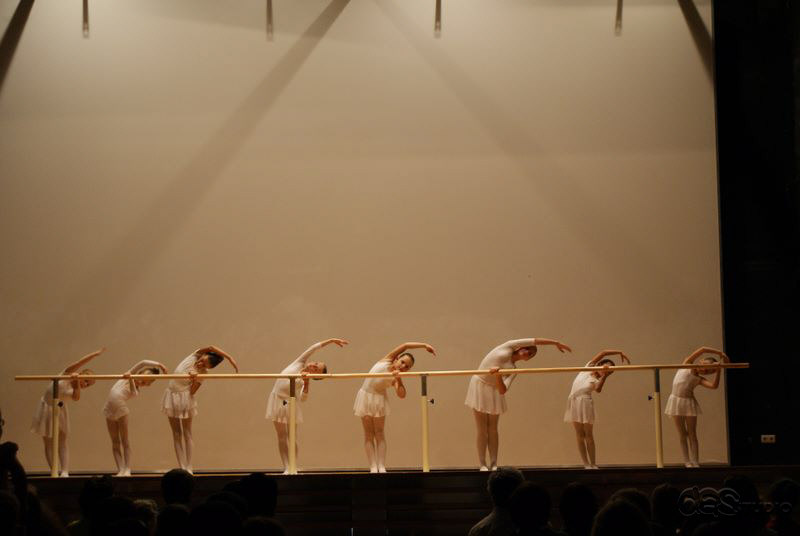 (c) DAS Studio Frankfurt Kinderballett "Unser
                Rotkäppchen" Abschlusskonzert für das Schuljahr
                2009