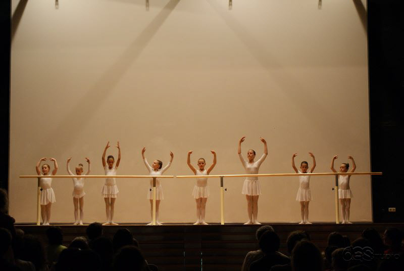 (c) DAS Studio Frankfurt Kinderballett "Unser
                Rotkäppchen" Abschlusskonzert für das Schuljahr
                2009