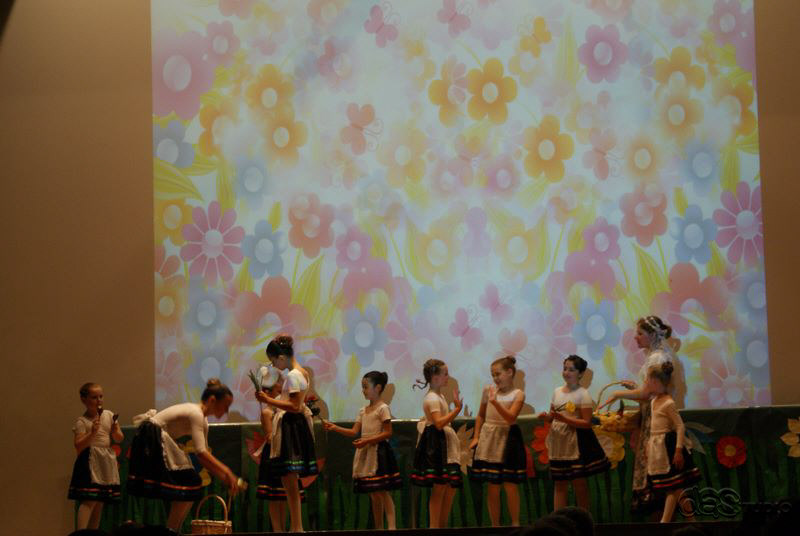 (c) DAS Studio Frankfurt Kinderballett "Unser
                Rotkäppchen" Abschlusskonzert für das Schuljahr
                2009