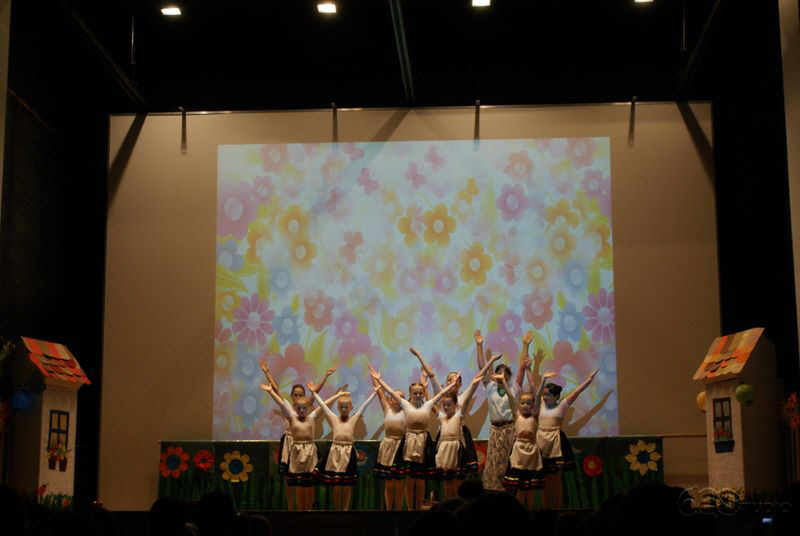 (c) DAS Studio Frankfurt Kinderballett "Unser
                Rotkäppchen" Abschlusskonzert für das Schuljahr
                2009