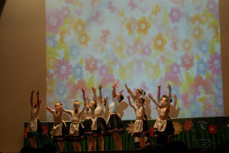 (c) DAS Studio Frankfurt  Kinderballett  "Unser Rotkäppchen" Abschlusskonzert für das Schuljahr 2009