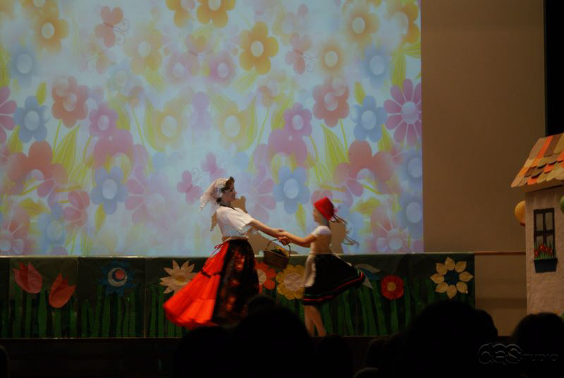 (c) DAS Studio Frankfurt  Kinderballett  "Unser Rotkäppchen" Abschlusskonzert für das Schuljahr 2009