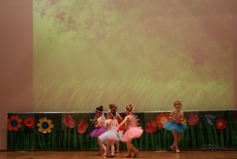 (c) DAS Studio Frankfurt  Kinderballett  "Unser Rotkäppchen" Abschlusskonzert für das Schuljahr 2009