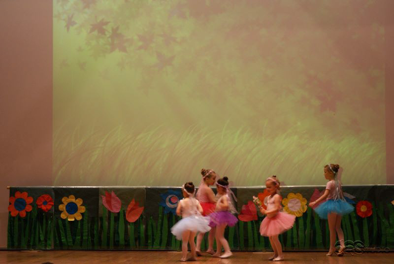 (c) DAS Studio Frankfurt  Kinderballett  "Unser Rotkäppchen" Abschlusskonzert für das Schuljahr 2009