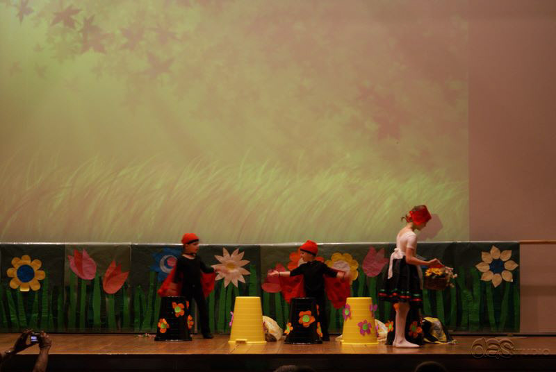 (c) DAS Studio Frankfurt  Kinderballett  "Unser Rotkäppchen" Abschlusskonzert für das Schuljahr 2009