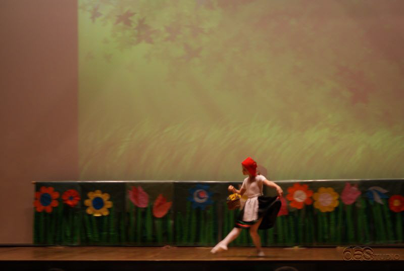 (c) DAS Studio Frankfurt  Kinderballett  "Unser Rotkäppchen" Abschlusskonzert für das Schuljahr 2009