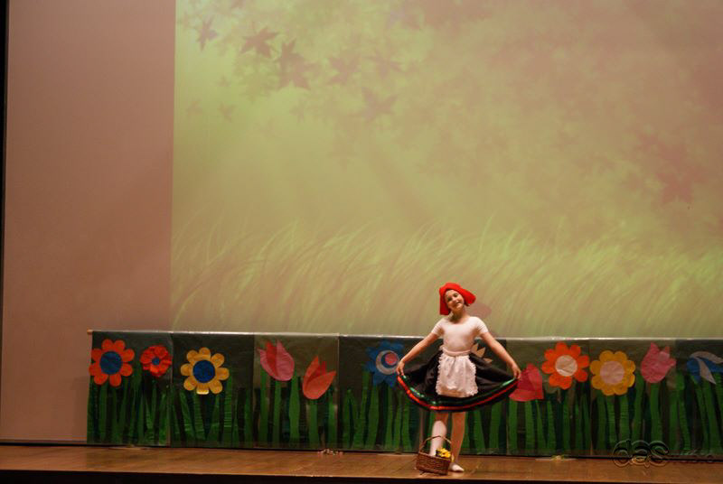 (c) DAS Studio Frankfurt  Kinderballett  "Unser Rotkäppchen" Abschlusskonzert für das Schuljahr 2009