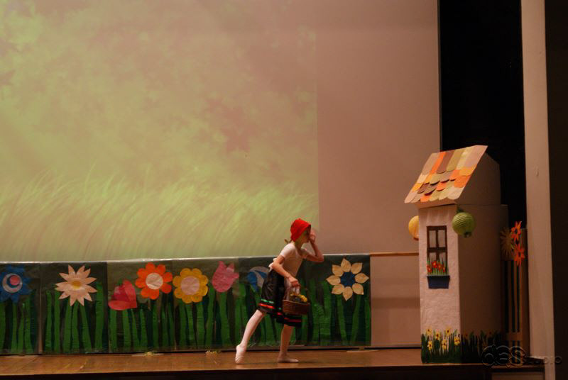 (c) DAS Studio Frankfurt  Kinderballett  "Unser Rotkäppchen" Abschlusskonzert für das Schuljahr 2009