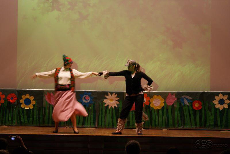 (c) DAS Studio Frankfurt  Kinderballett  "Unser Rotkäppchen" Abschlusskonzert für das Schuljahr 2009