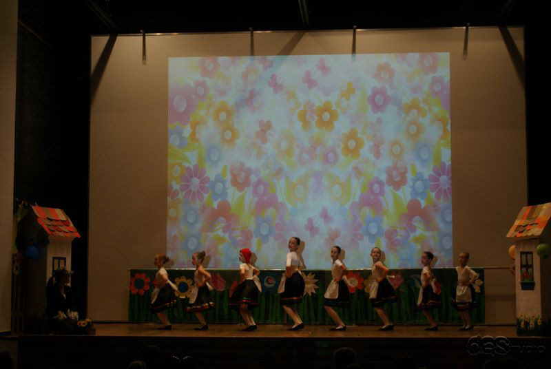 (c) DAS Studio Frankfurt  Kinderballett  "Unser Rotkäppchen" Abschlusskonzert für das Schuljahr 2009