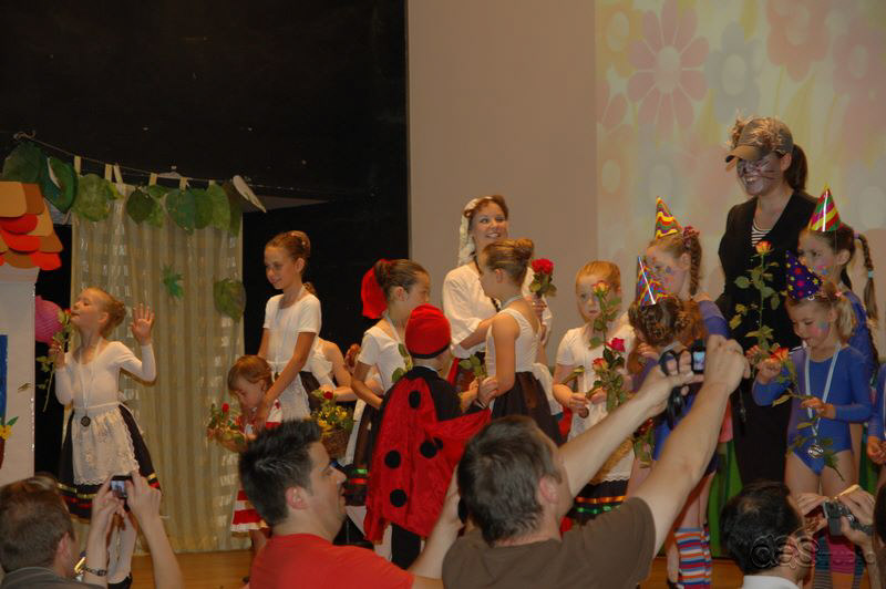 (c) DAS Studio Frankfurt  Kinderballett  "Unser Rotkäppchen" Abschlusskonzert für das Schuljahr 2009