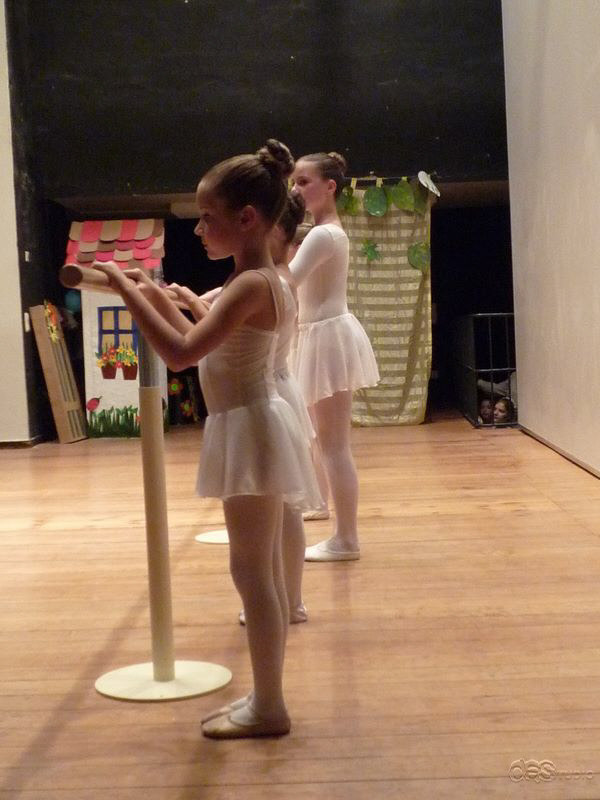 (c) DAS Studio Frankfurt  Kinderballett  "Unser Rotkäppchen" Abschlusskonzert für das Schuljahr 2009