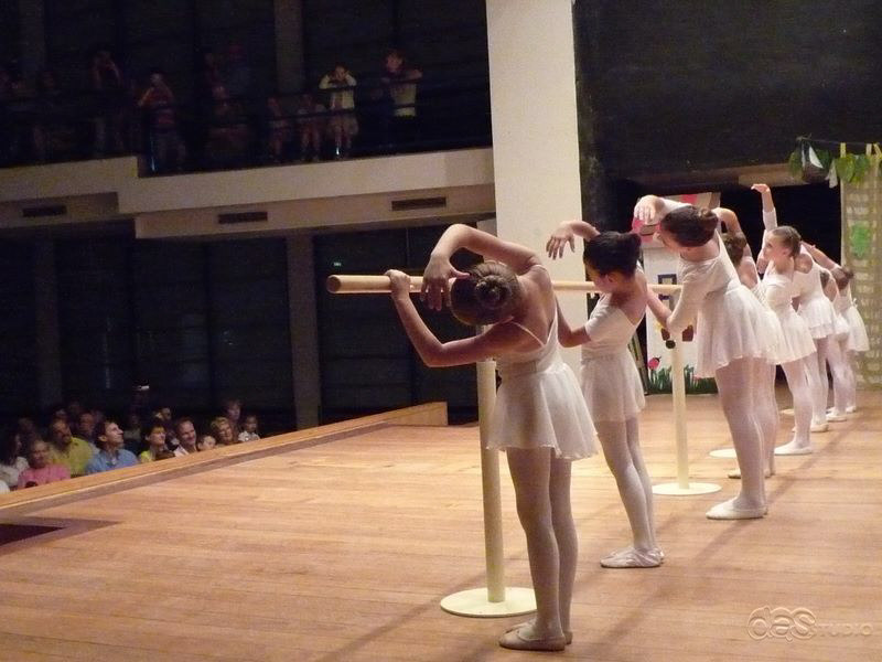 (c) DAS Studio Frankfurt  Kinderballett  "Unser Rotkäppchen" Abschlusskonzert für das Schuljahr 2009