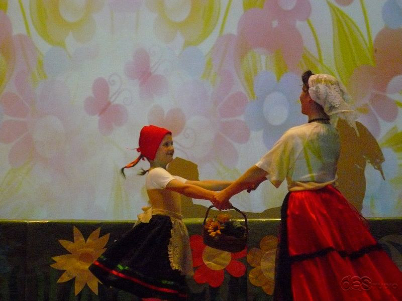 (c) DAS Studio Frankfurt  Kinderballett  "Unser Rotkäppchen" Abschlusskonzert für das Schuljahr 2009