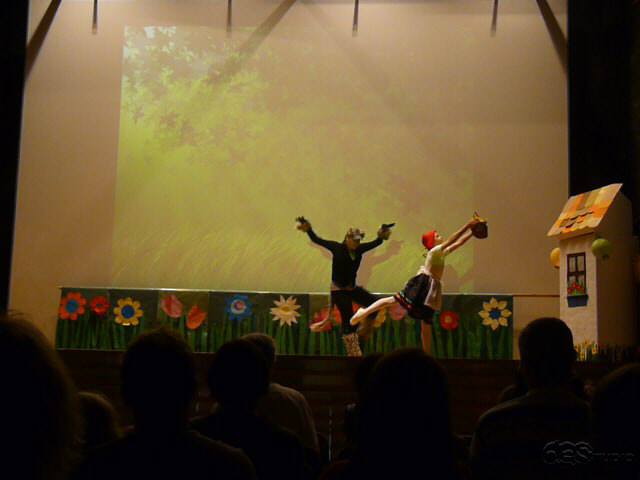 (c) DAS Studio Frankfurt  Kinderballett  "Unser Rotkäppchen" Abschlusskonzert für das Schuljahr 2009