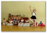 DAS
                            Studio Frankfurt: Pre-Ballett RSG
                            Rhythmische Sportgymnastik Klassisches
                            Ballett Kindertanz Kinderballett
                            Классический балет Художественная гимнастика
                            Подготовка к балету Детские танцы